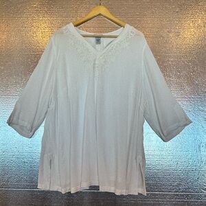 Cathrine’s Elegant White Women's V-neck Tunic Top 2X